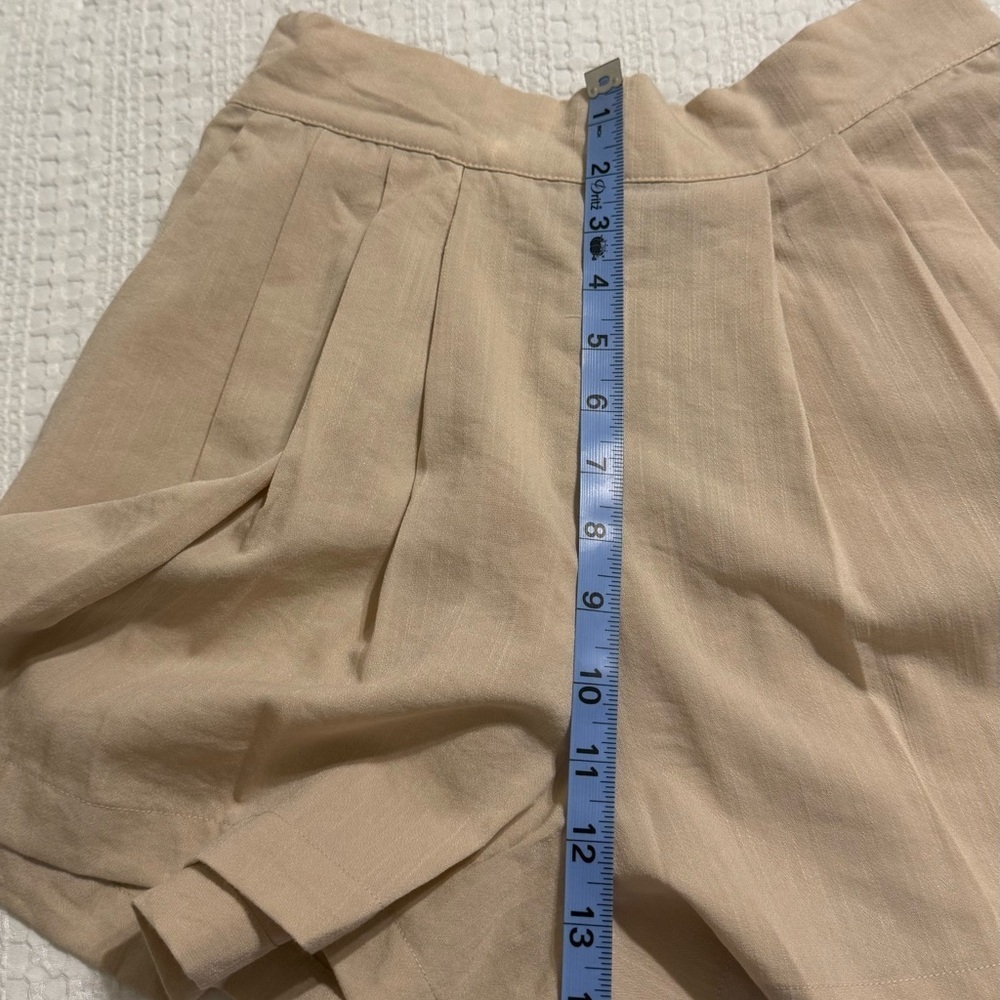 Aqua Tan Pleated Shorts Size M - Picture 9 of 10